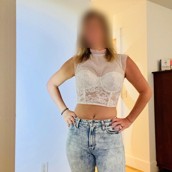 Moda Lace Crop - Picture 4 of 7